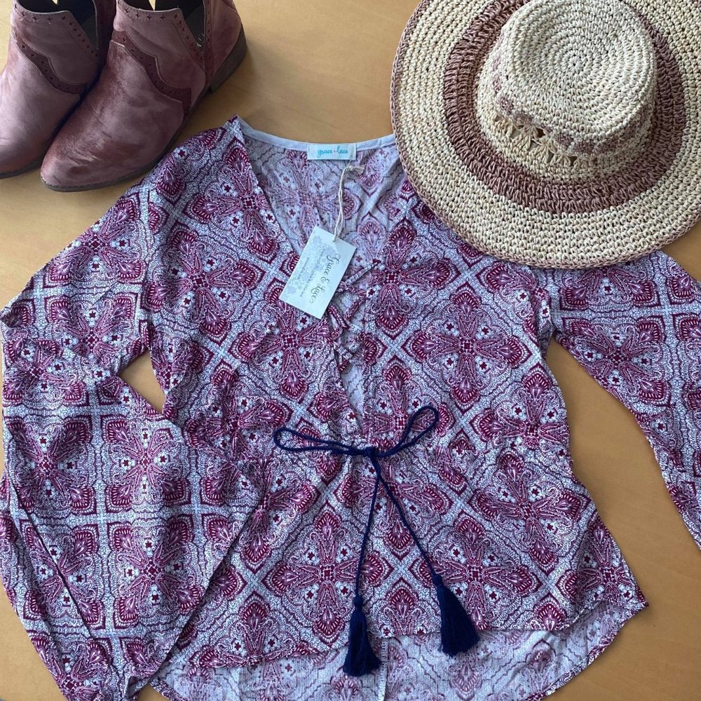 Blouse new with taqs